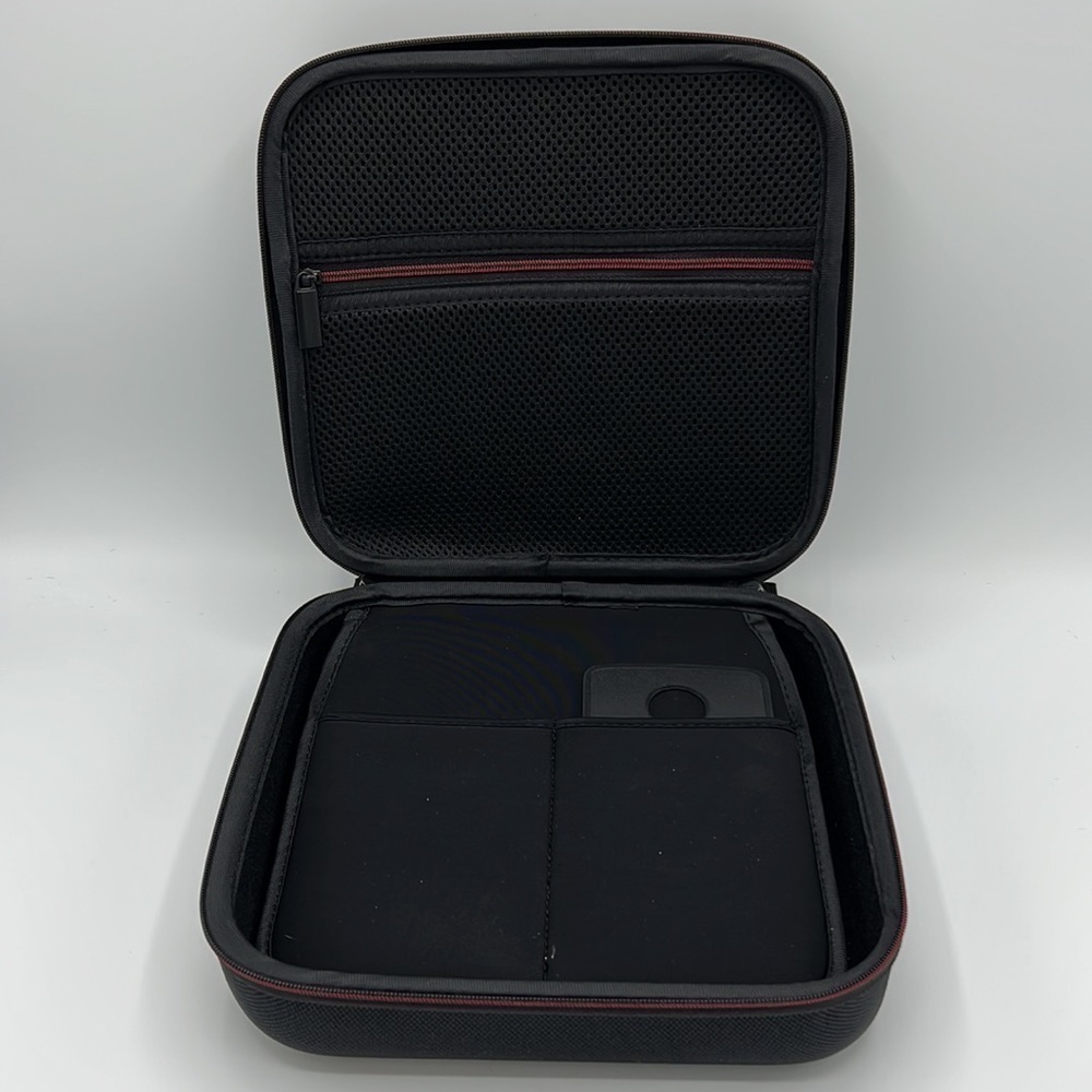 DROID ZIPPERED BLACK CARRYING CASE WITH SEVERAL SLOTS